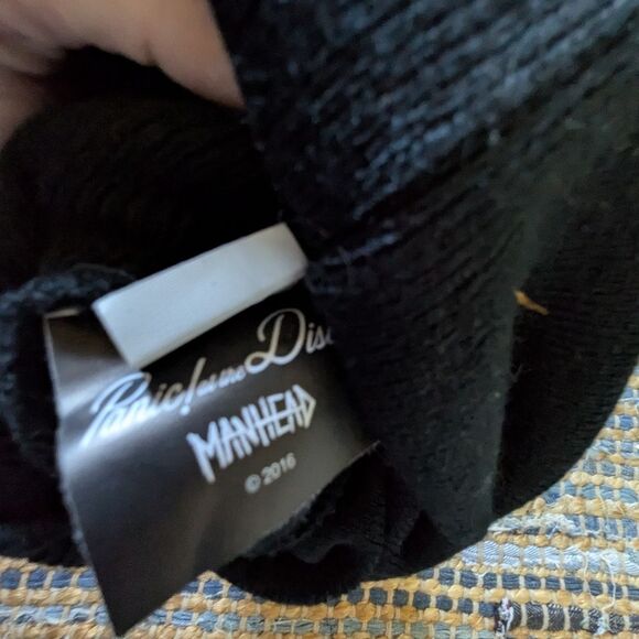 Panic at The Disco Black Winter Pom Pom Hat White Embroidered Lettering Music Fa - Picture 9 of 9